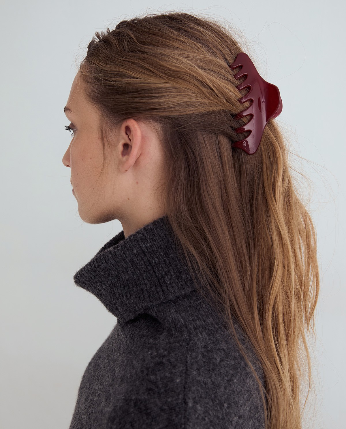 Large smooth hair clip in maroon with glossy finish