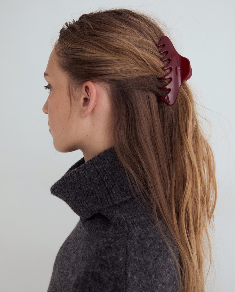Large smooth hair clip in maroon with glossy finish