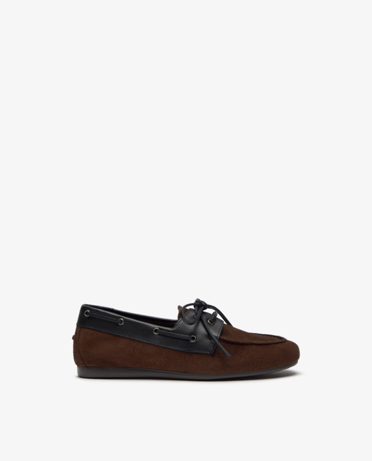 Chaussures bateau femme en cuir lisse et croûte de cuir marron chocolat.