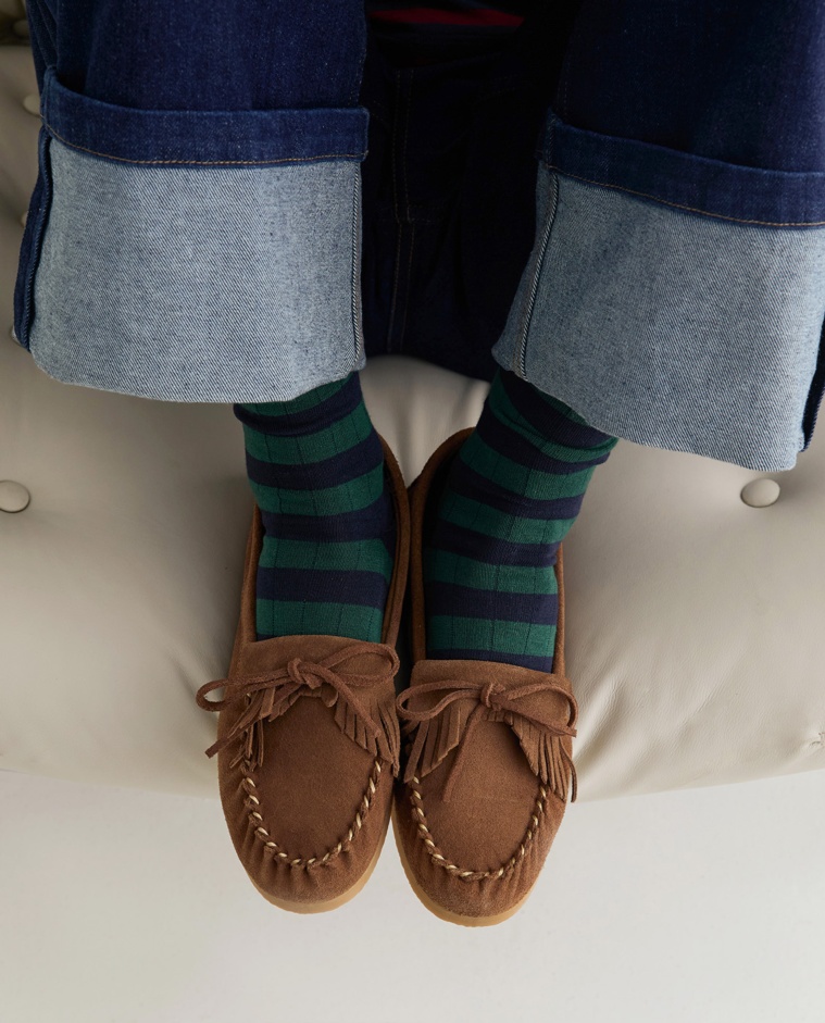 Mocasín de serraje con flecos en color visón