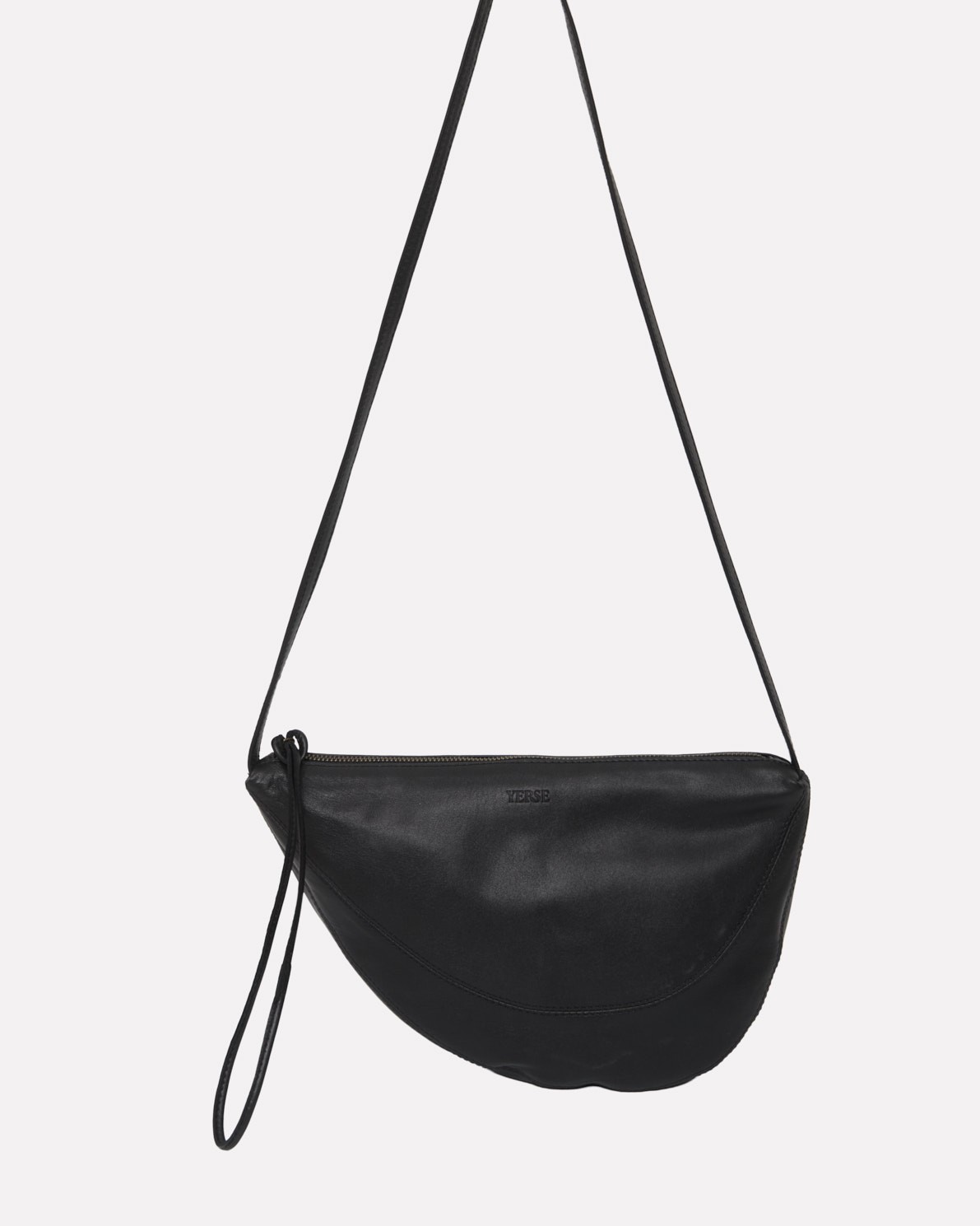Bolso bandolera asimétrico en color negro 1