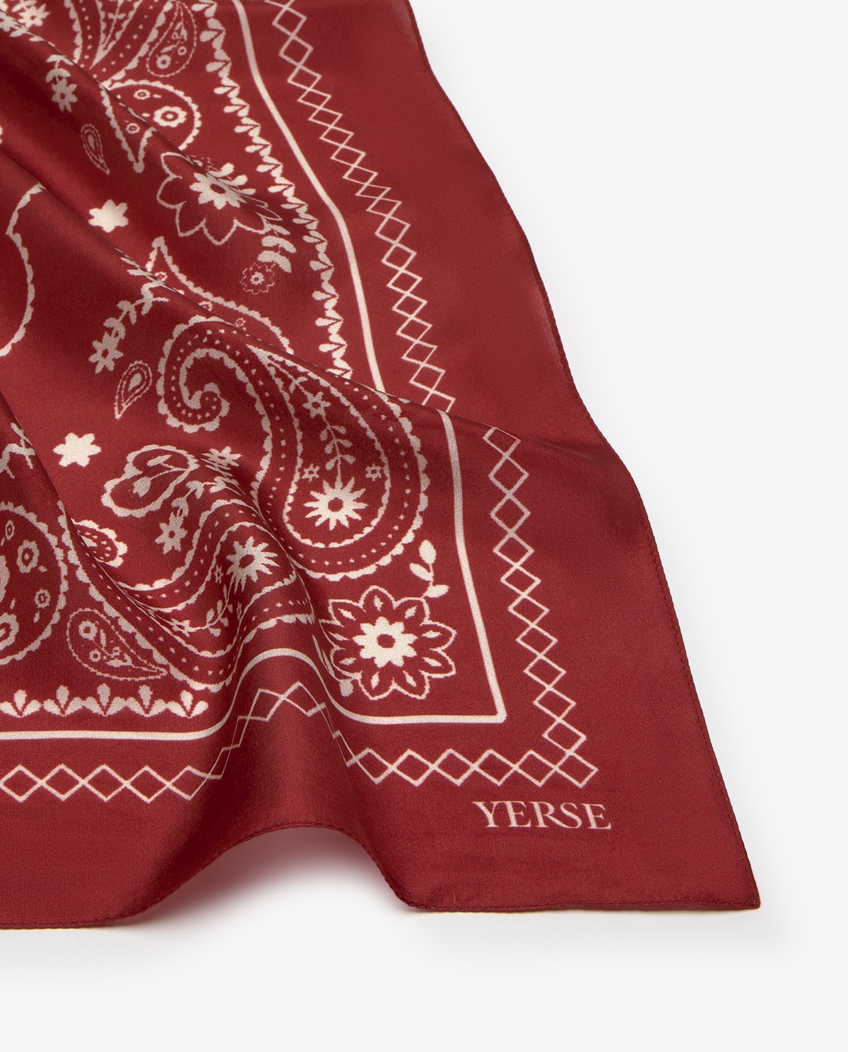 Pañuelo de seda bandana en color rojo oscuro 2