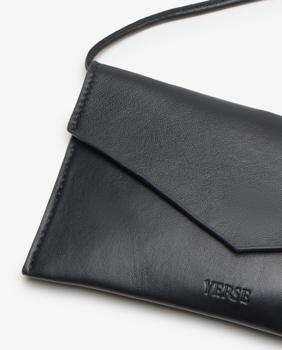 Bolso monedero de piel en color negro 2