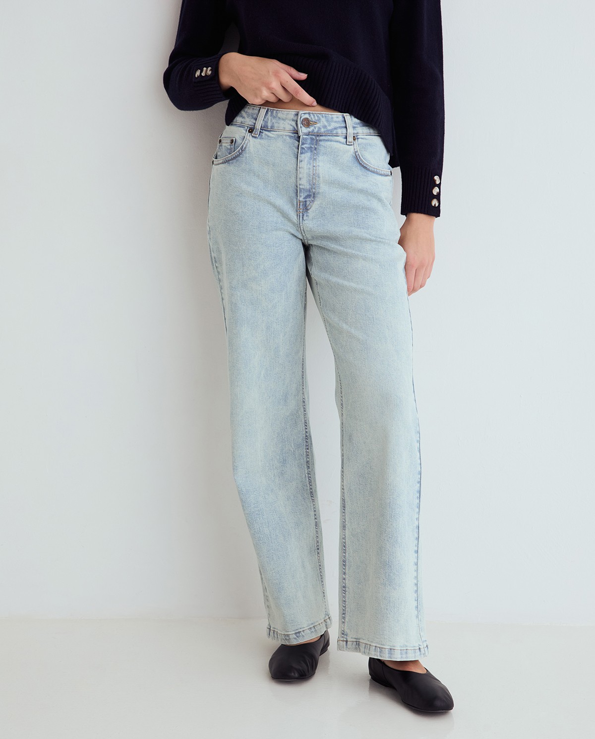 Jean droit large en bleu clair 4