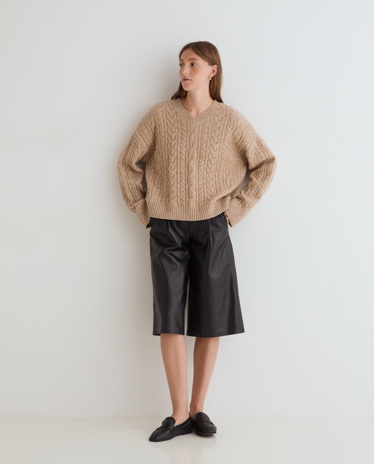 Bermuda de piel negra para mujer