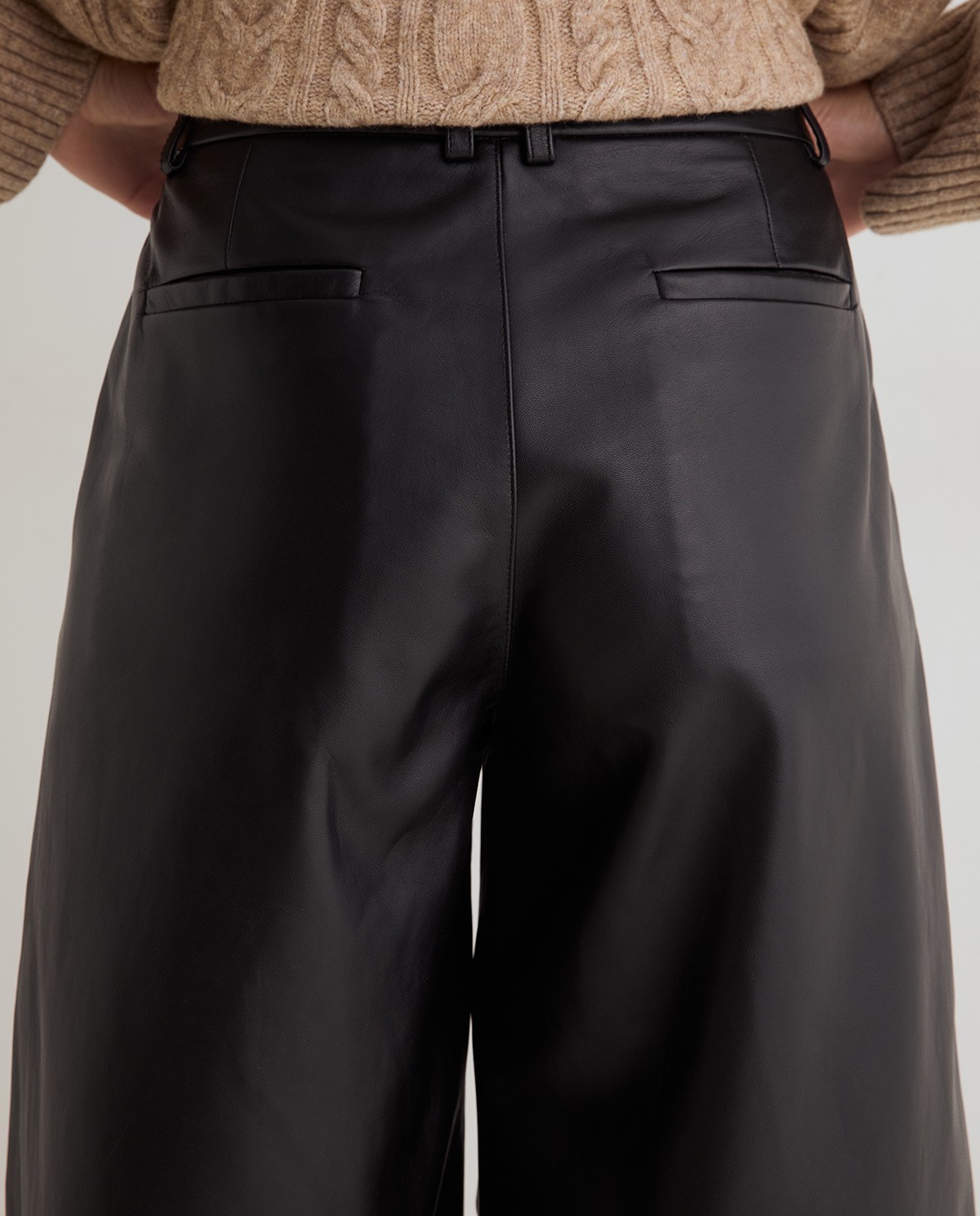 Bermuda de piel negra para mujer 3