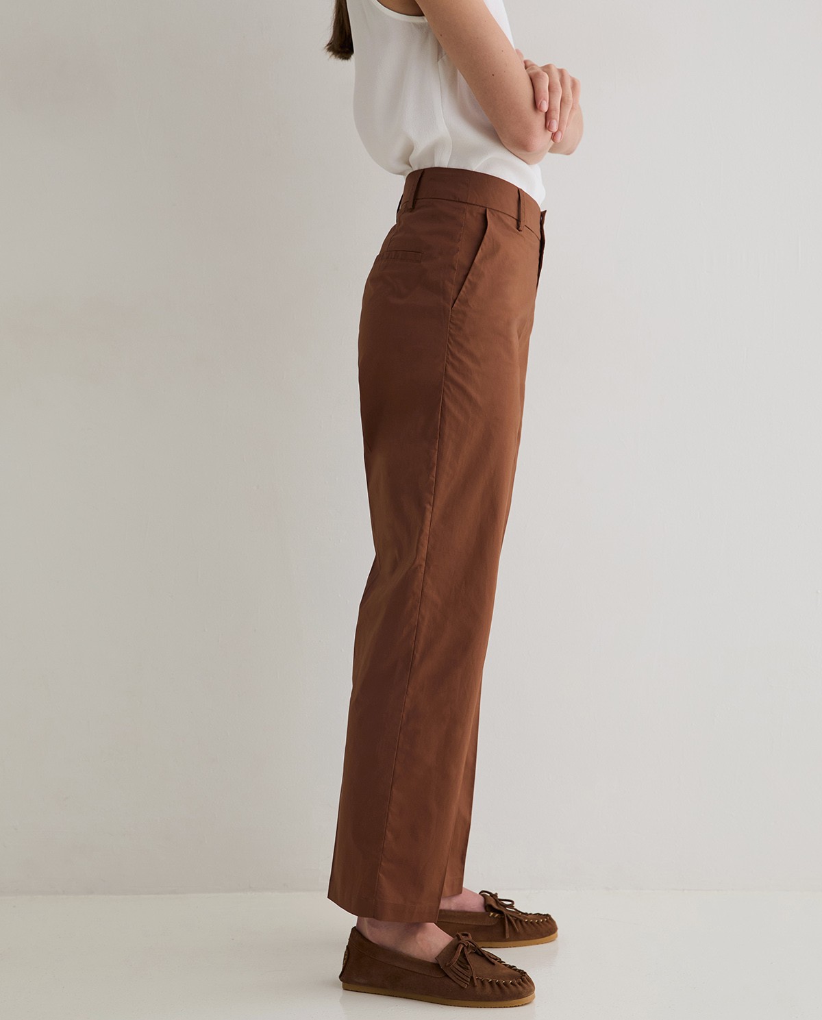 Pantalón popelín en color chocolate 4