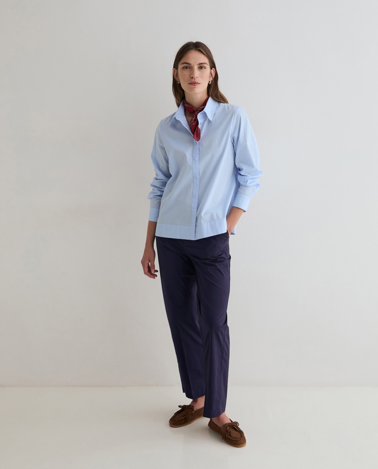 Pantalón popelín en color azul oscuro