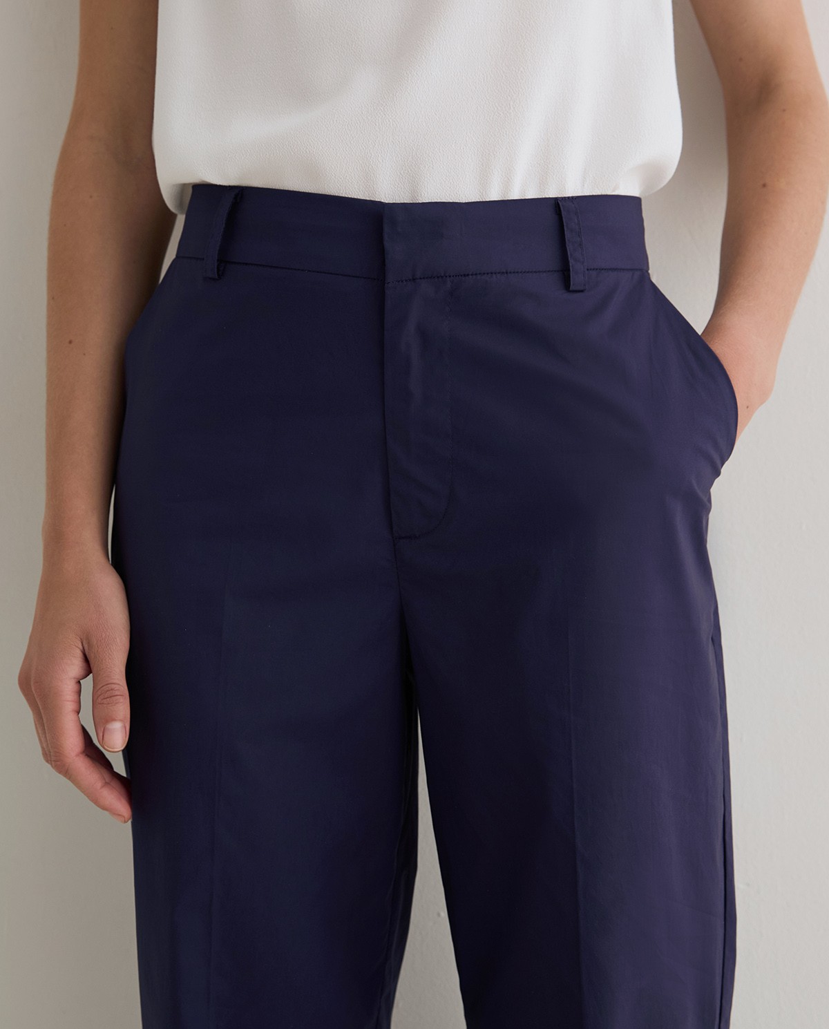 Pantalón popelín en color azul oscuro 2