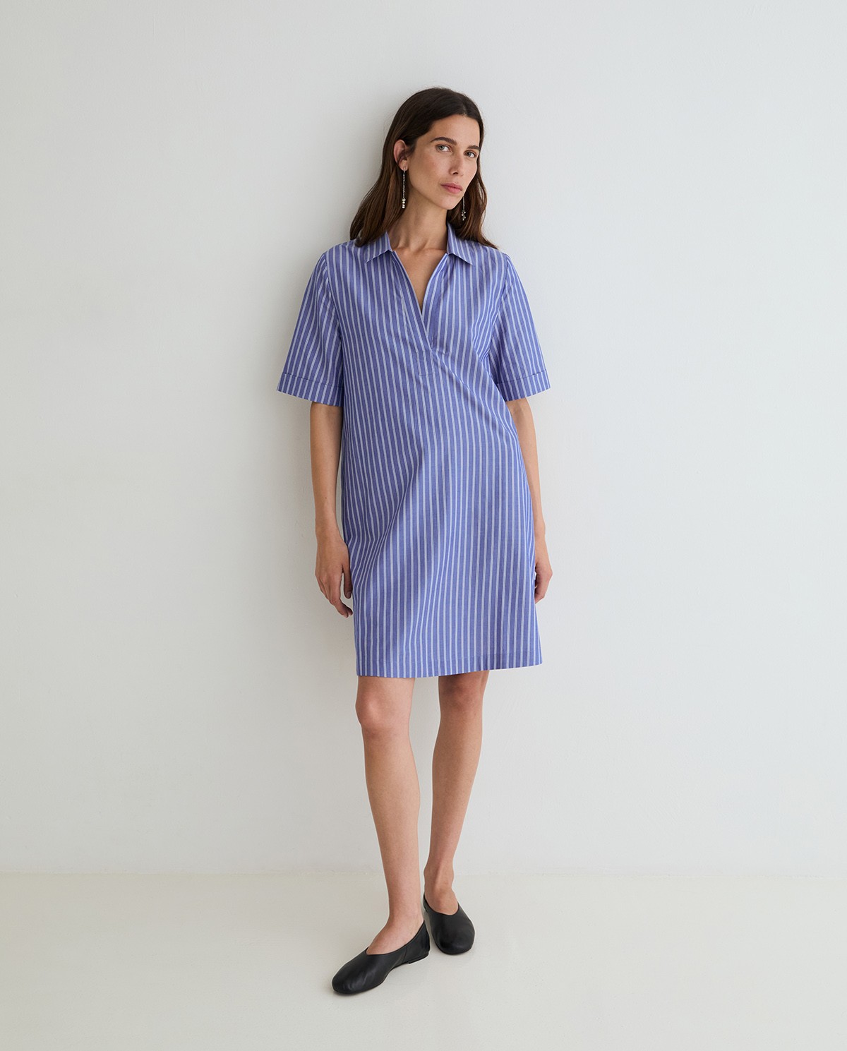 Vestido camisero midi de popelin en color rayas azul y blanco 1