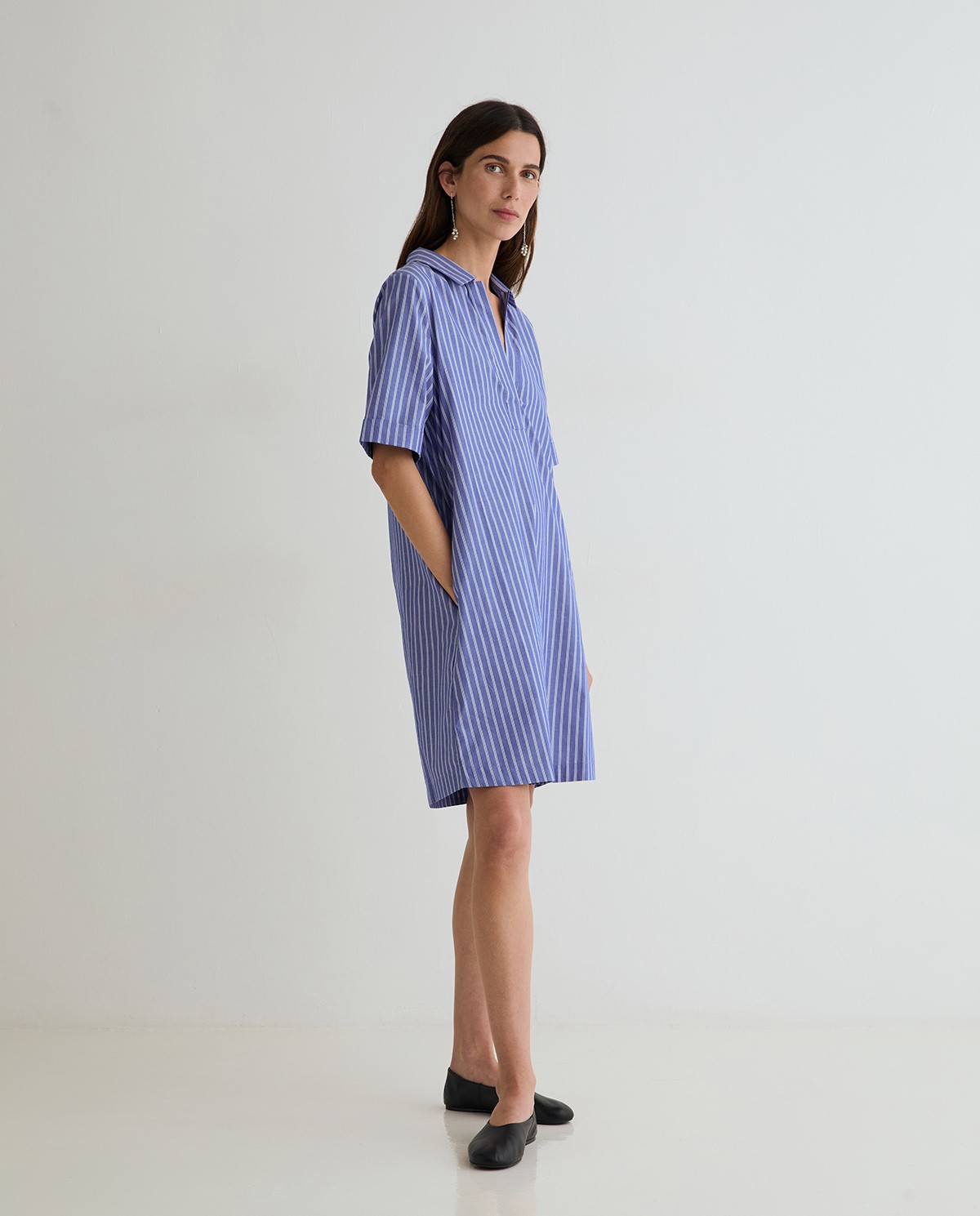 Vestido camisero midi de popelin en color rayas azul y blanco 4
