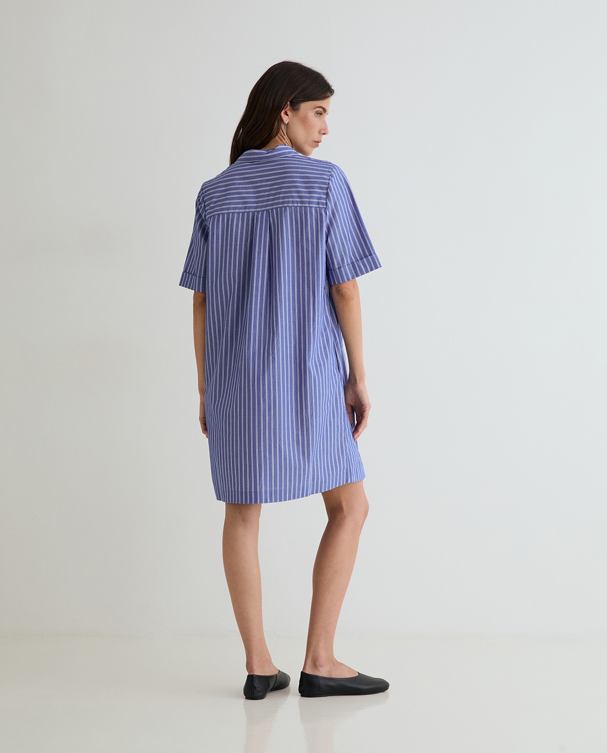 Vestido camisero midi de popelin en color rayas azul y blanco 5