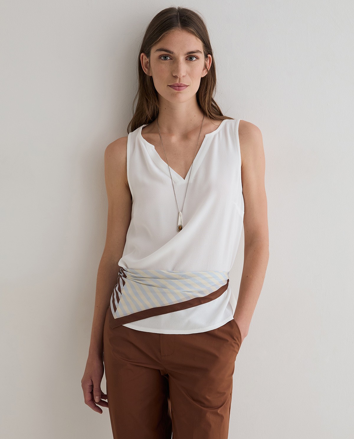Top fluido textura en color crudo