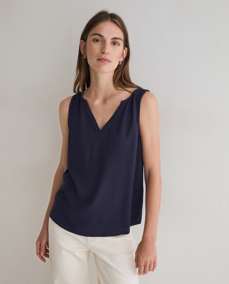 Textured fluid top in navy