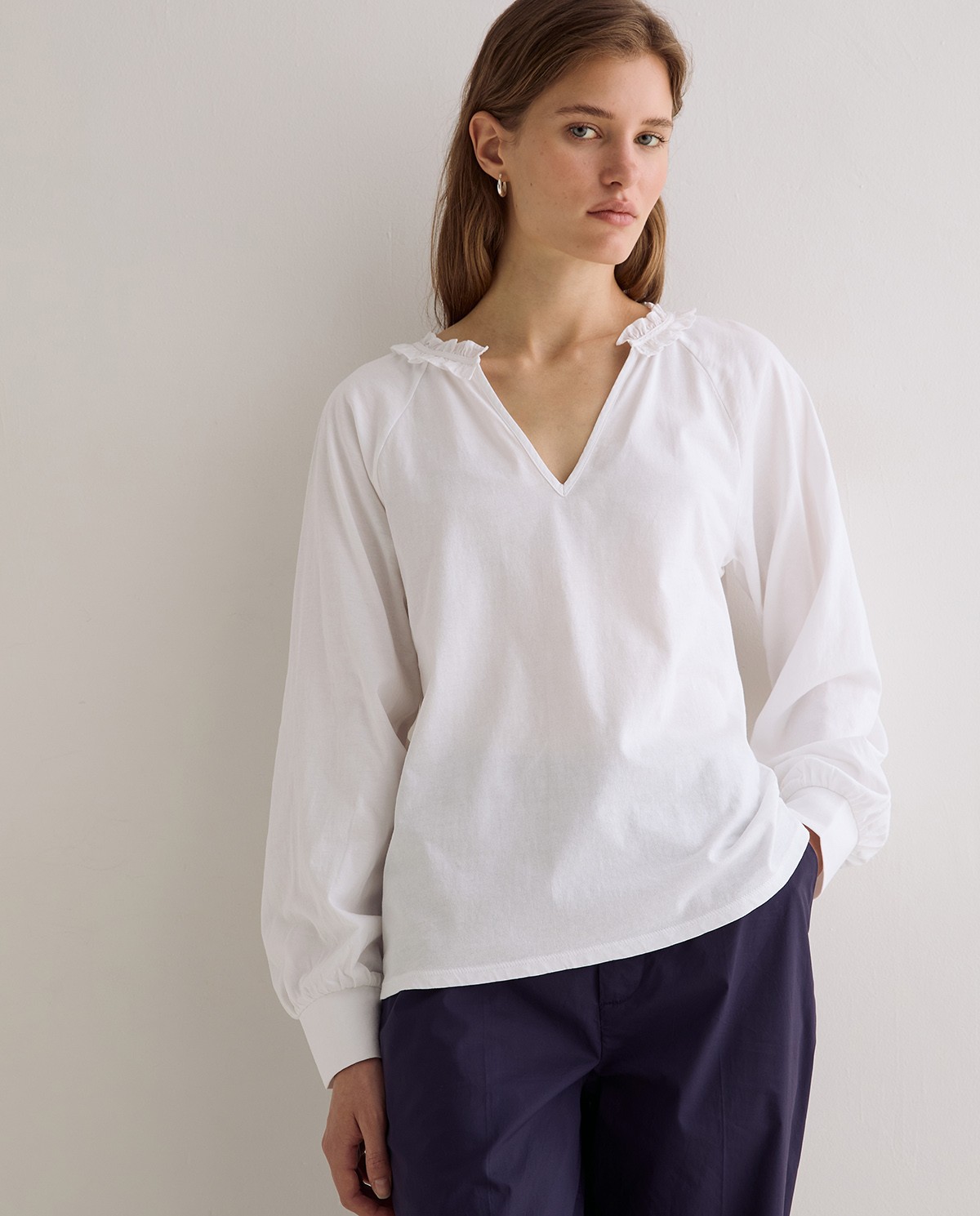 Camisa cuello volante en color blanco 1