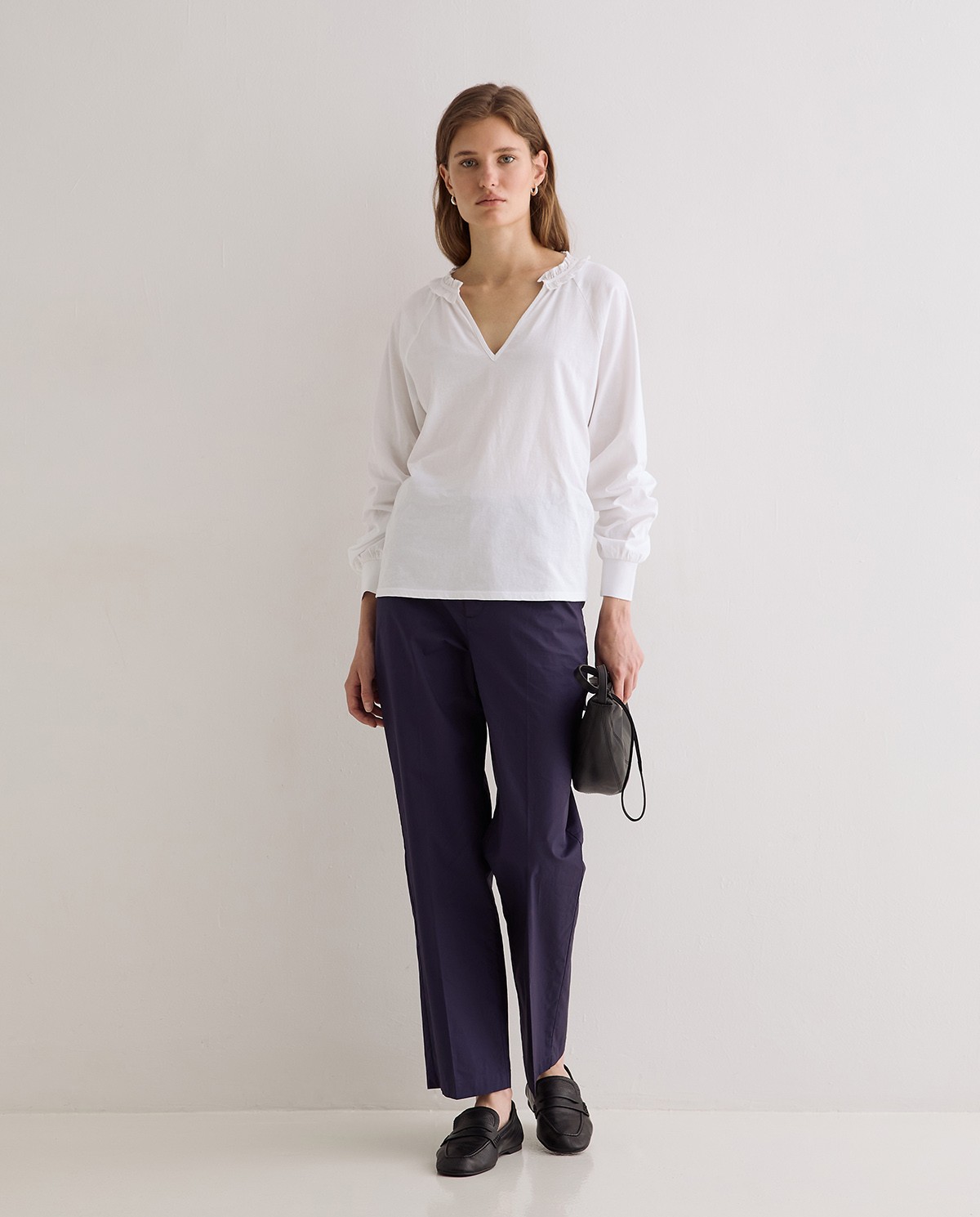 Camisa cuello volante en color blanco 4