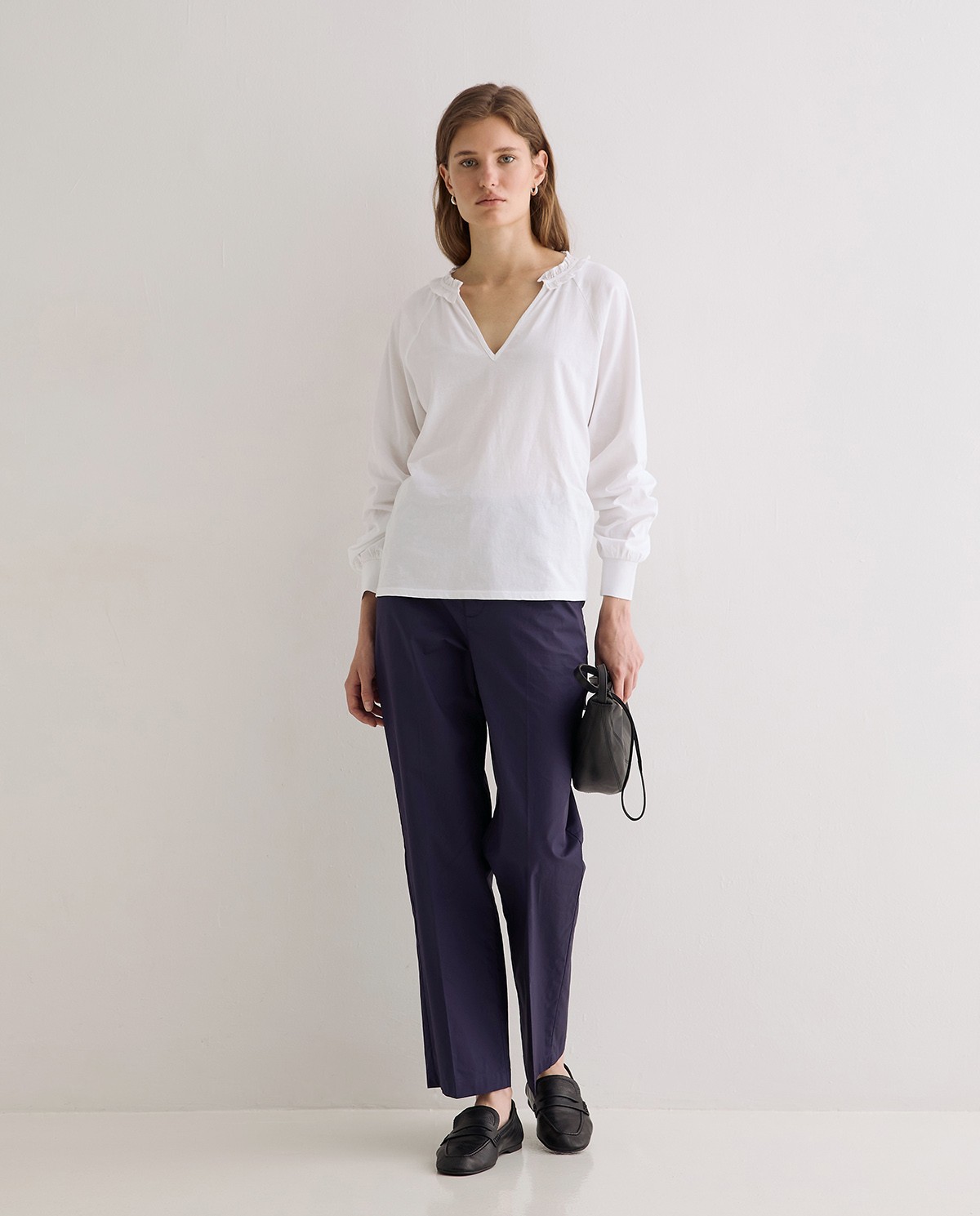 Camisa cuello volante en color blanco 4