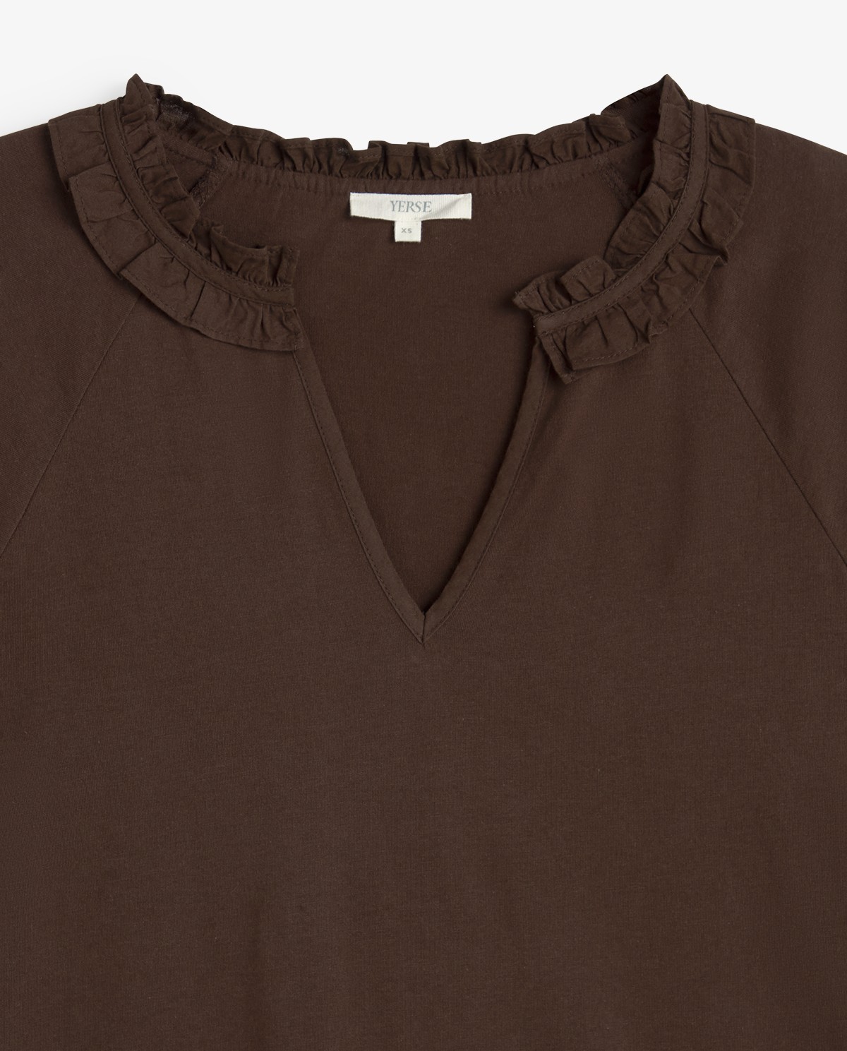Camisa cuello volante en color chocolate 7