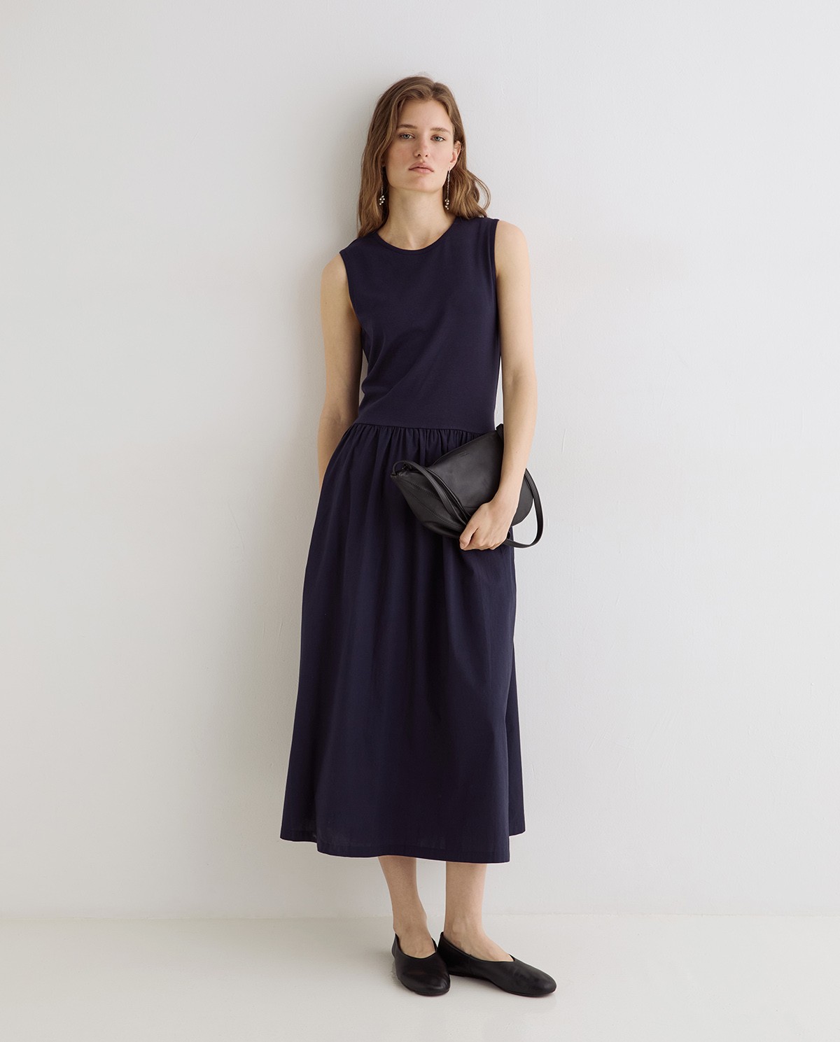 Vestido largo combinado en color azul oscuro