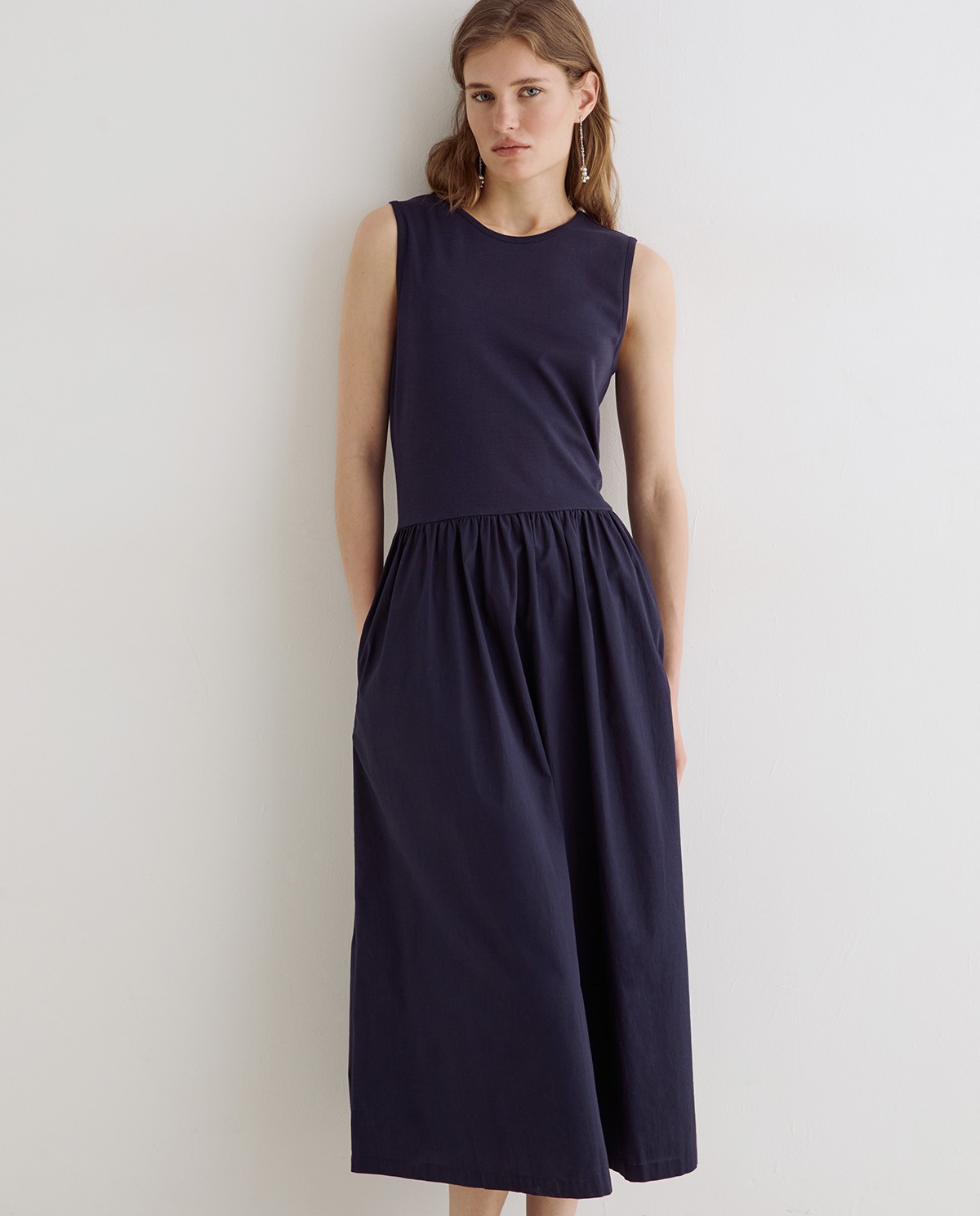 Vestido largo combinado en color azul oscuro