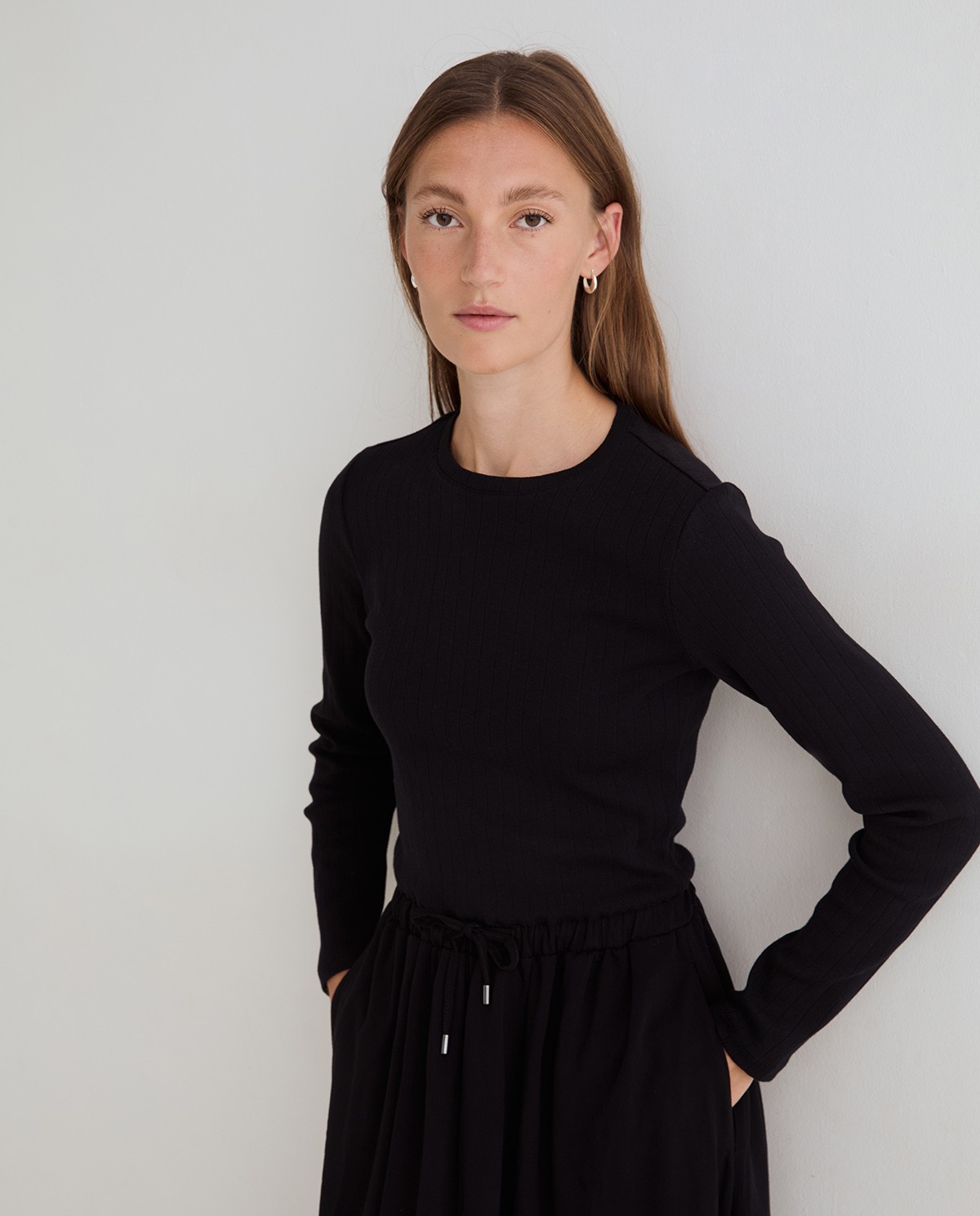 Vestido midi combinado negro para mujer 1
