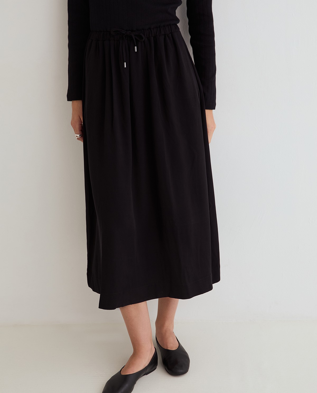 Vestido midi combinado negro para mujer 2