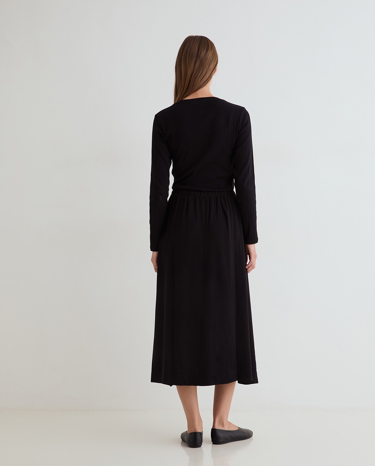Vestido midi combinado negro para mujer 4