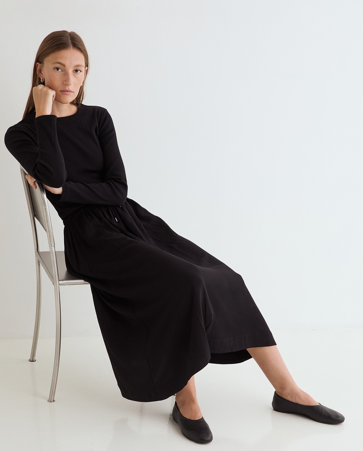 Vestido midi combinado negro para mujer 5