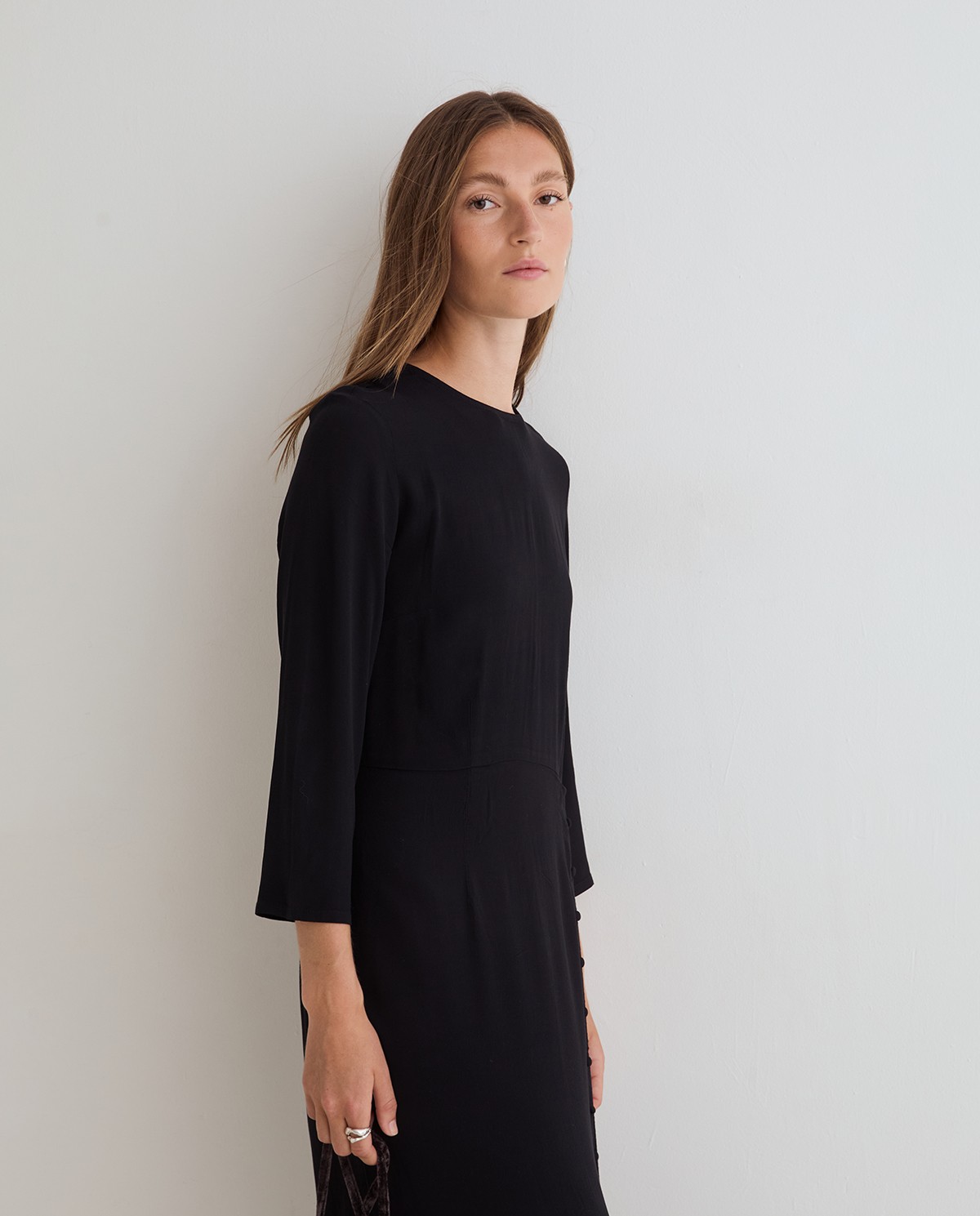 Vestido largo fluido en color negro 4