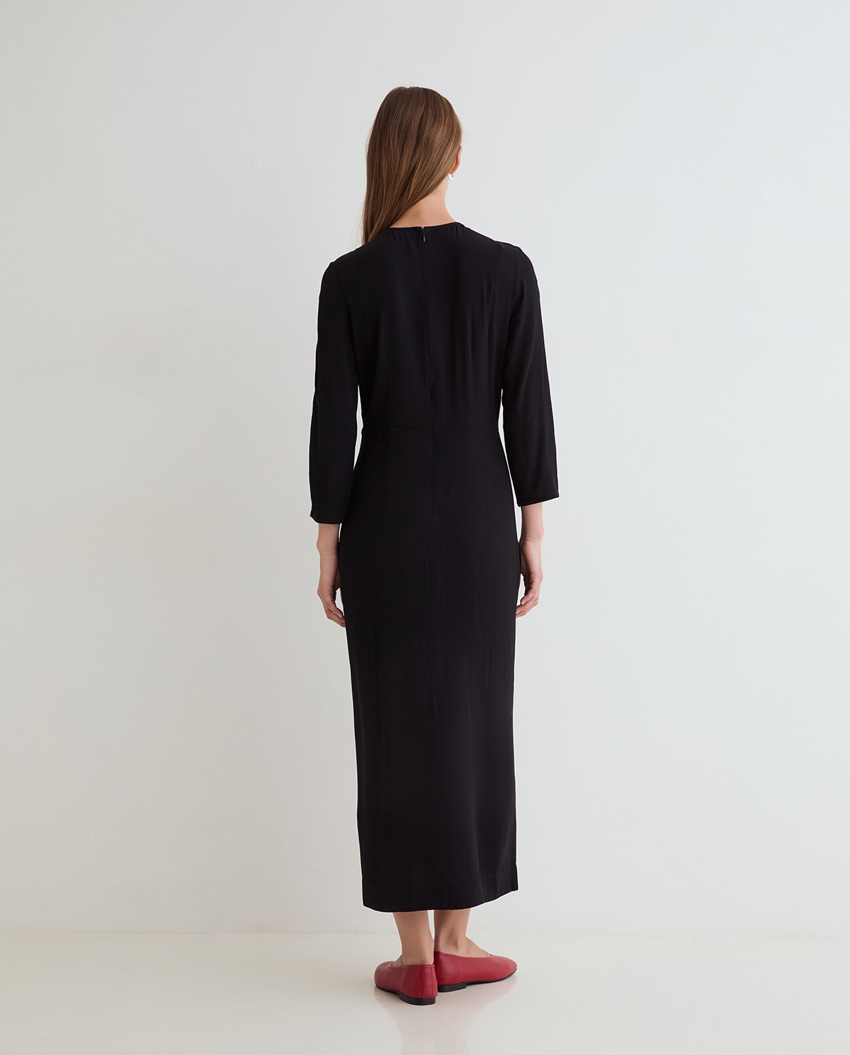 Vestido largo fluido en color negro 5