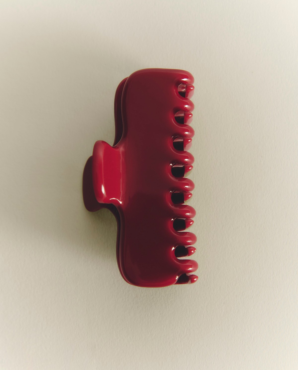 Pinza resina rojo efecto brillante