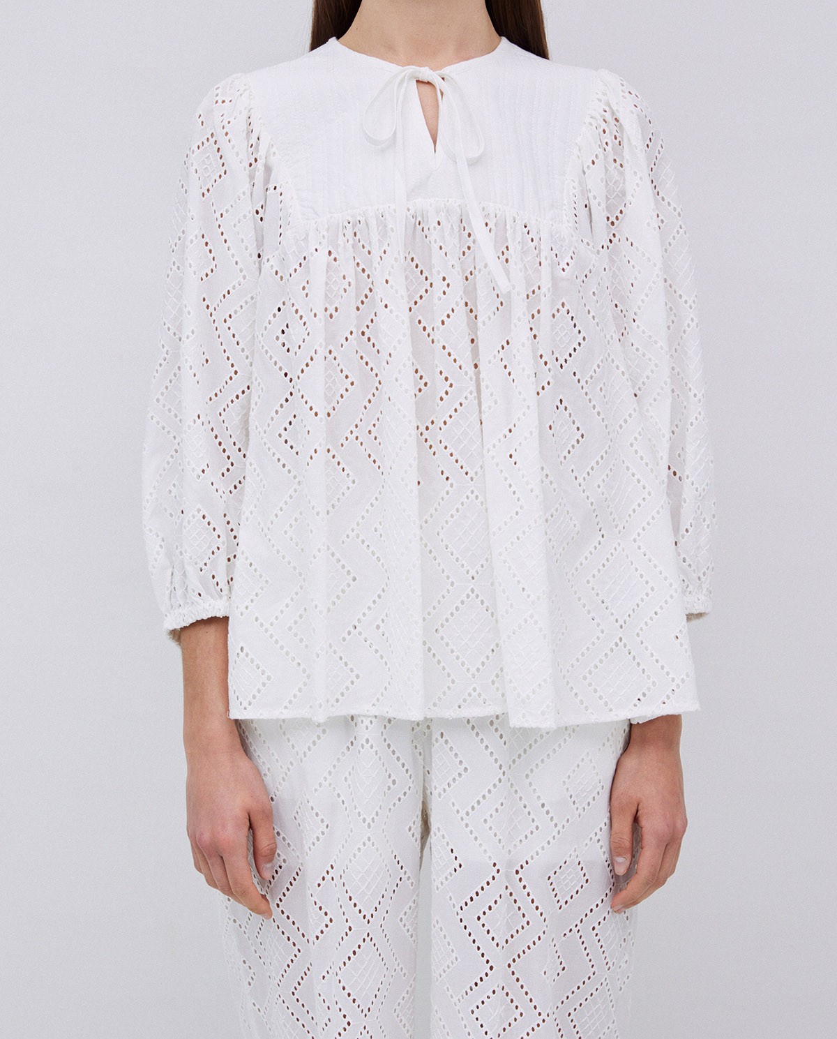 Chemise blanche à empiècement matelassé 4