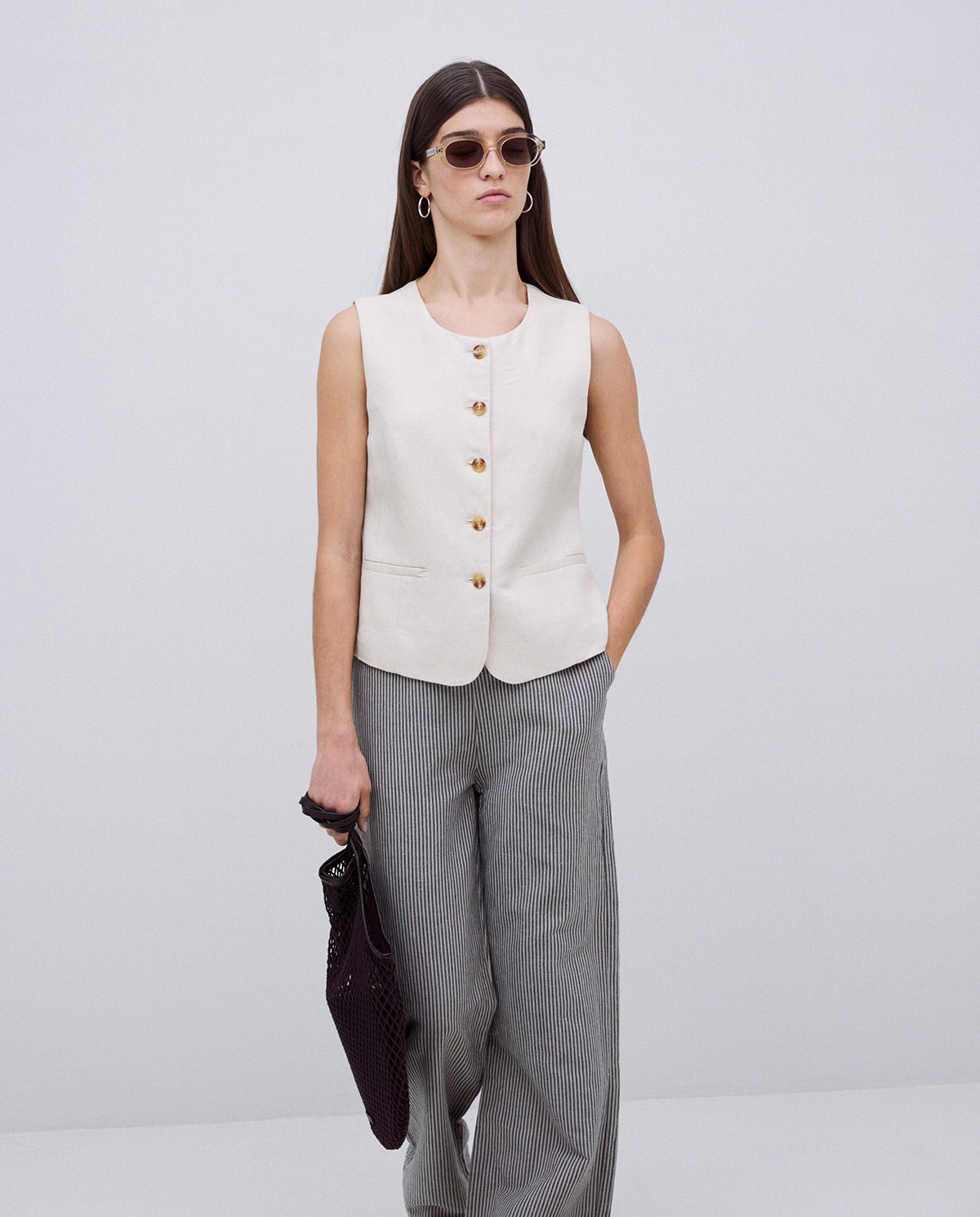 Pantalon coupe droite à rayures grisâtre 1