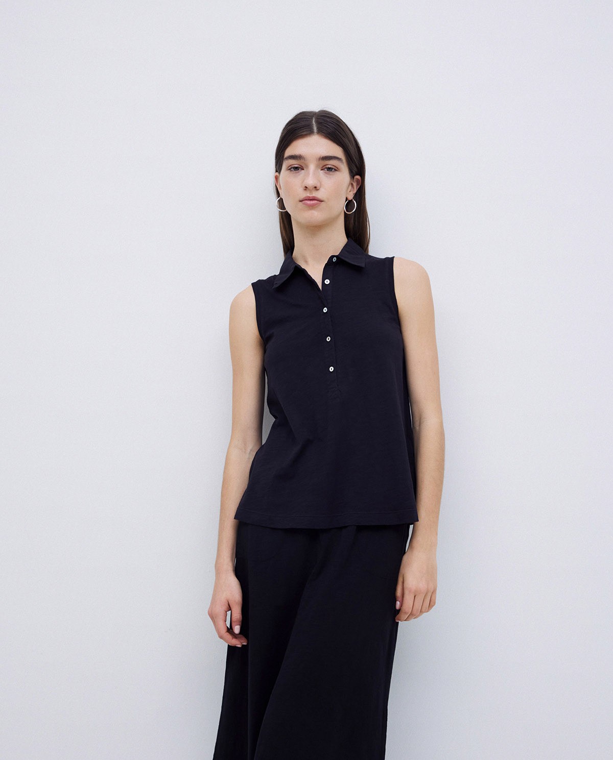 Top cuello polo botones negro 1