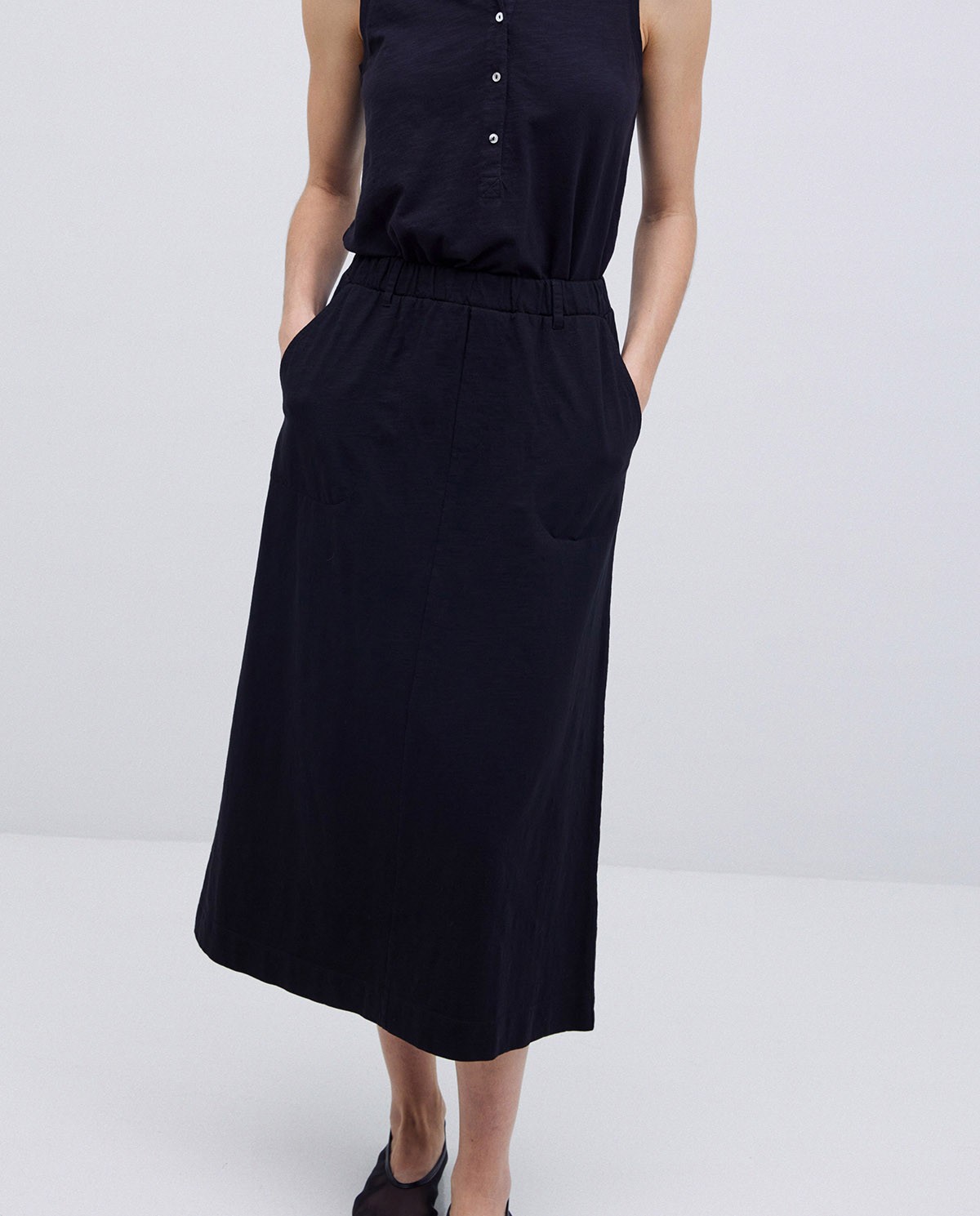 Falda midi flamé de algodón negro 4