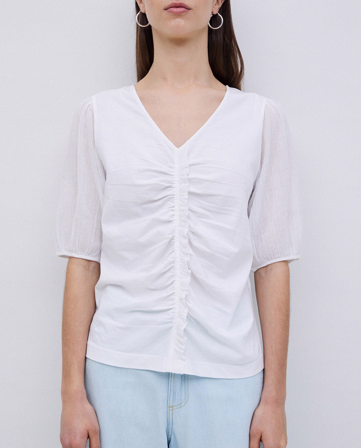 Camiseta detalle volante blanco 2