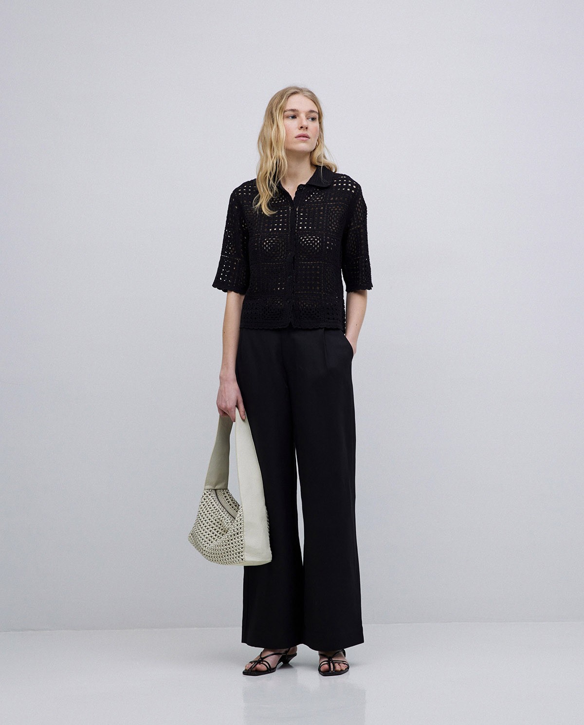 Cárdigan crochet negro