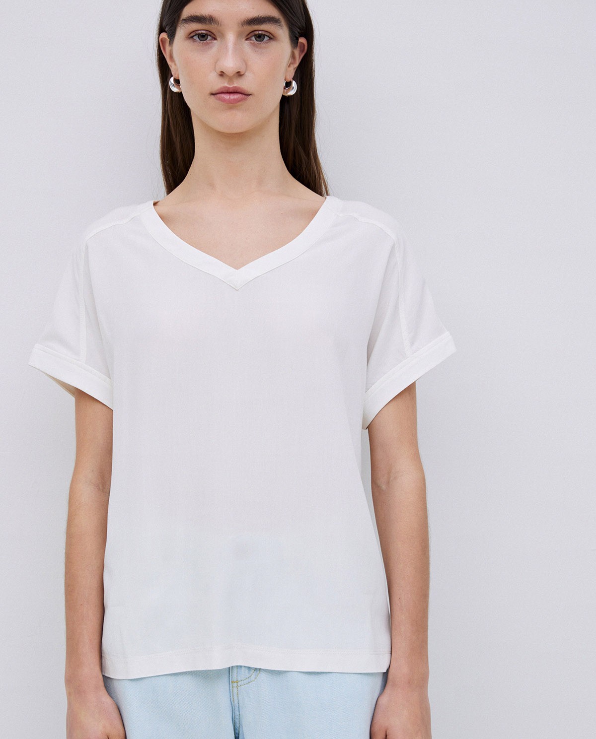 Camiseta bimateria escote pico crudo 1