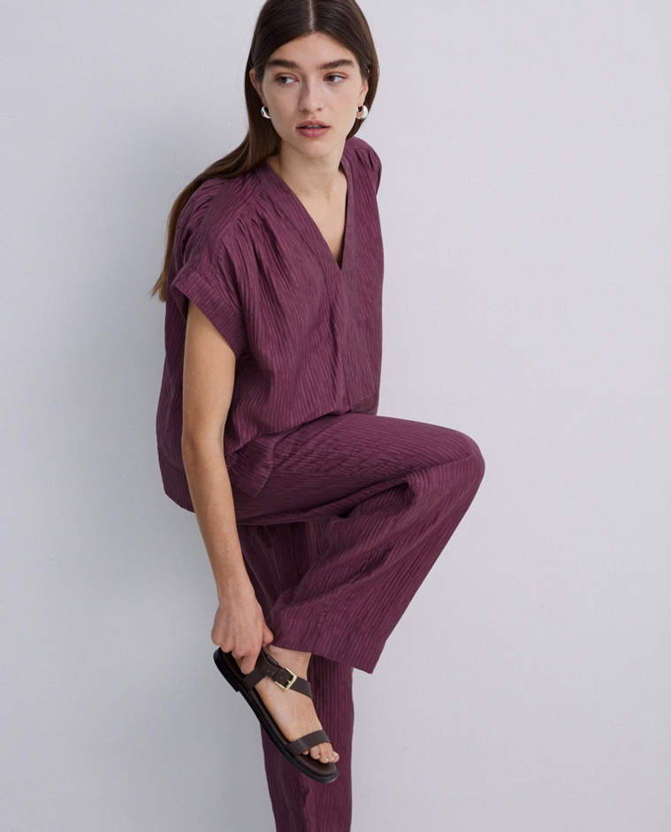 Pantalones wide leg ondulaciones berenjena