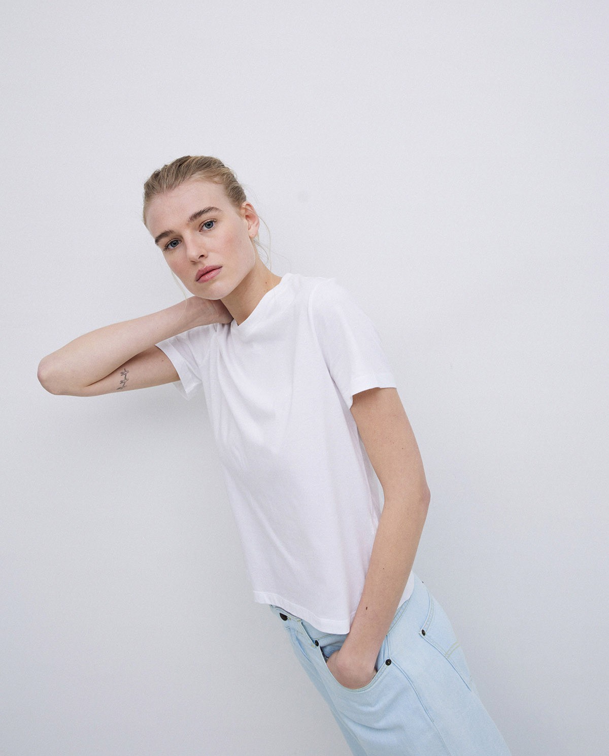 Camiseta básica cuello redondo blanco 2