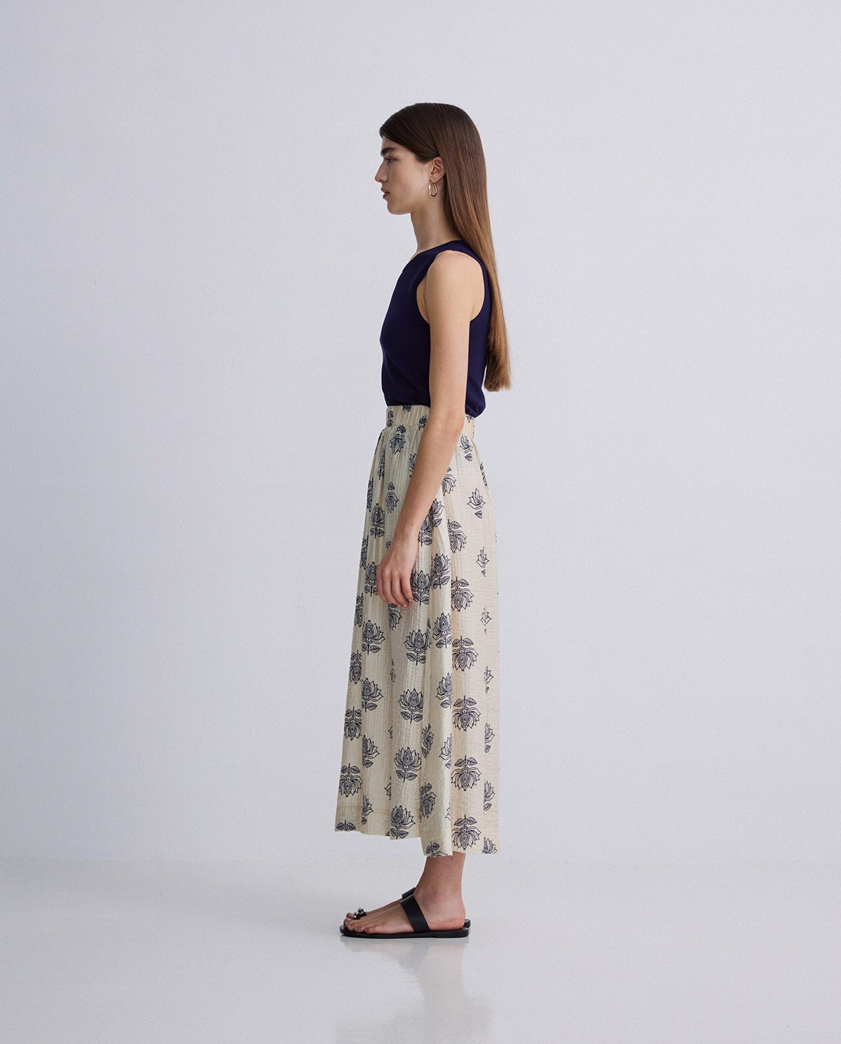 Falda midi estampado flores crudo
