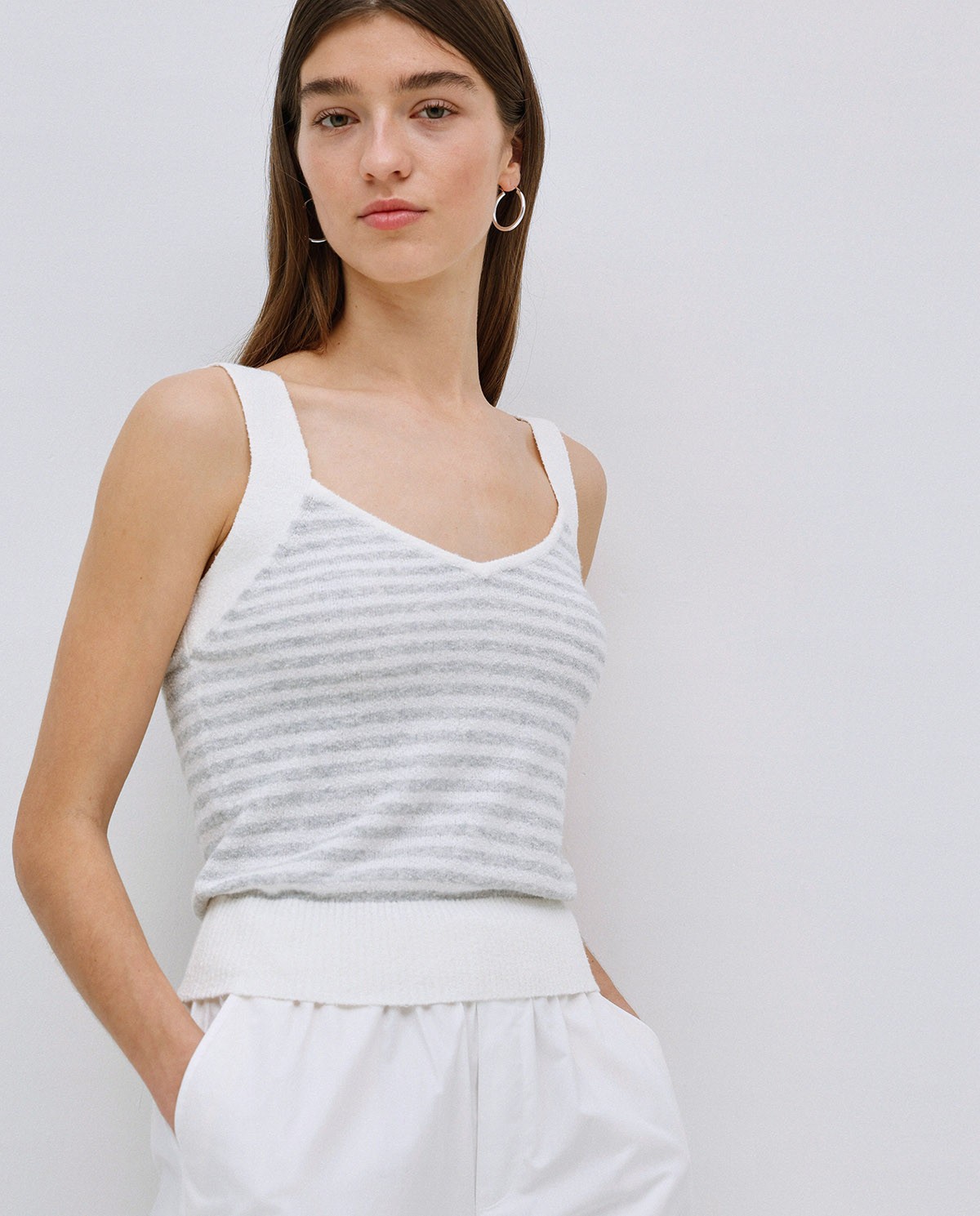 Top tirantes escote pico rayas gris 1