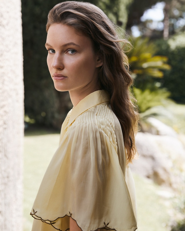 Romantic blouse with embroidery|Yerse