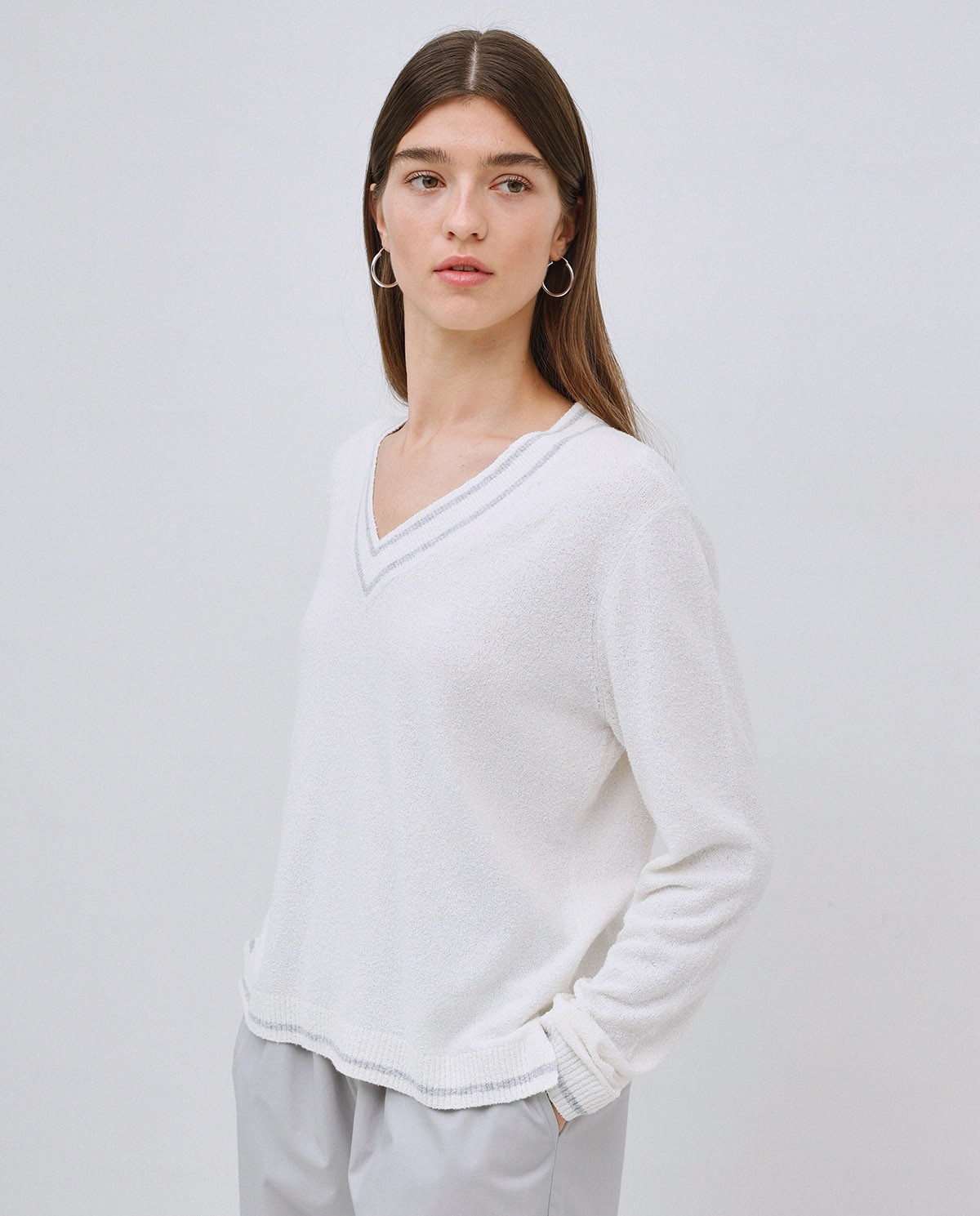 Jersey cuello pico gris