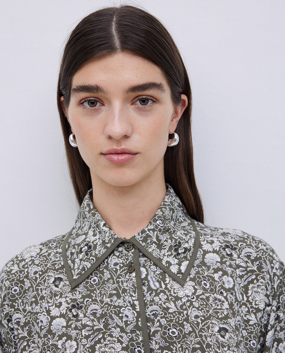 Camisa fluida floral caqui 3