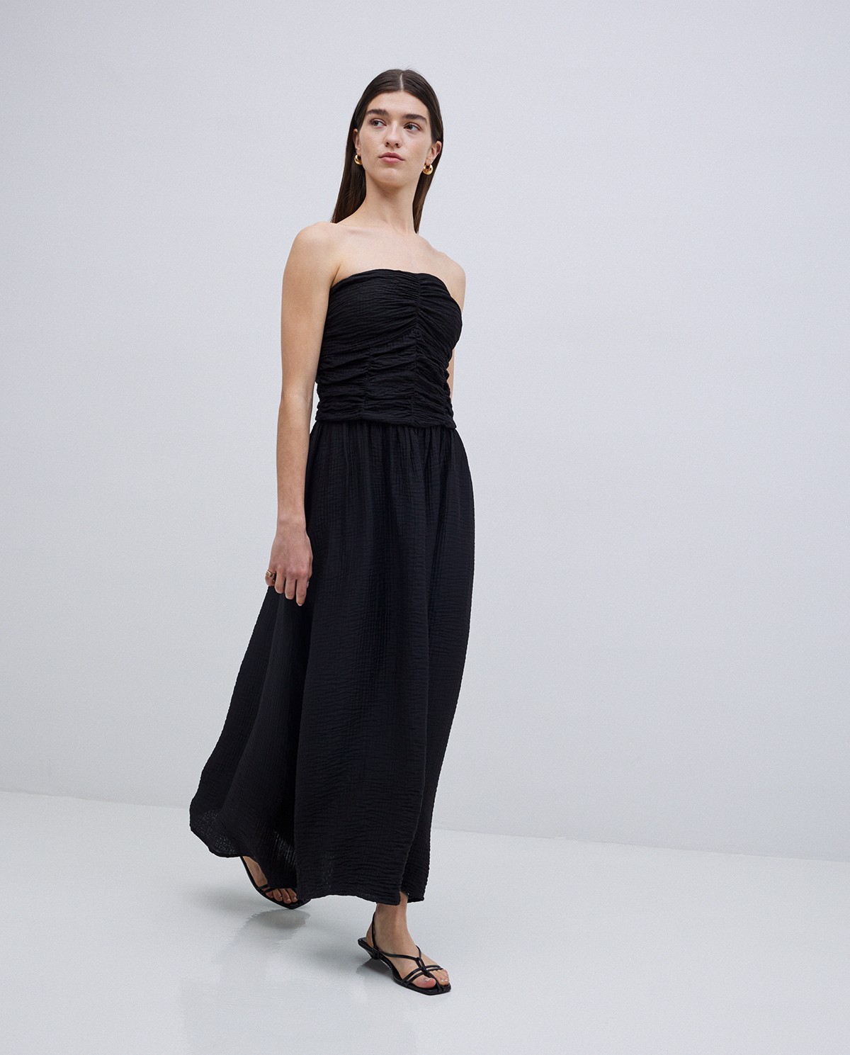 Vestido largo drapeado negro