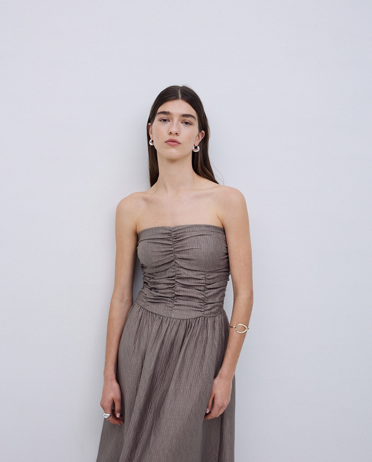 Vestido largo drapeado caqui