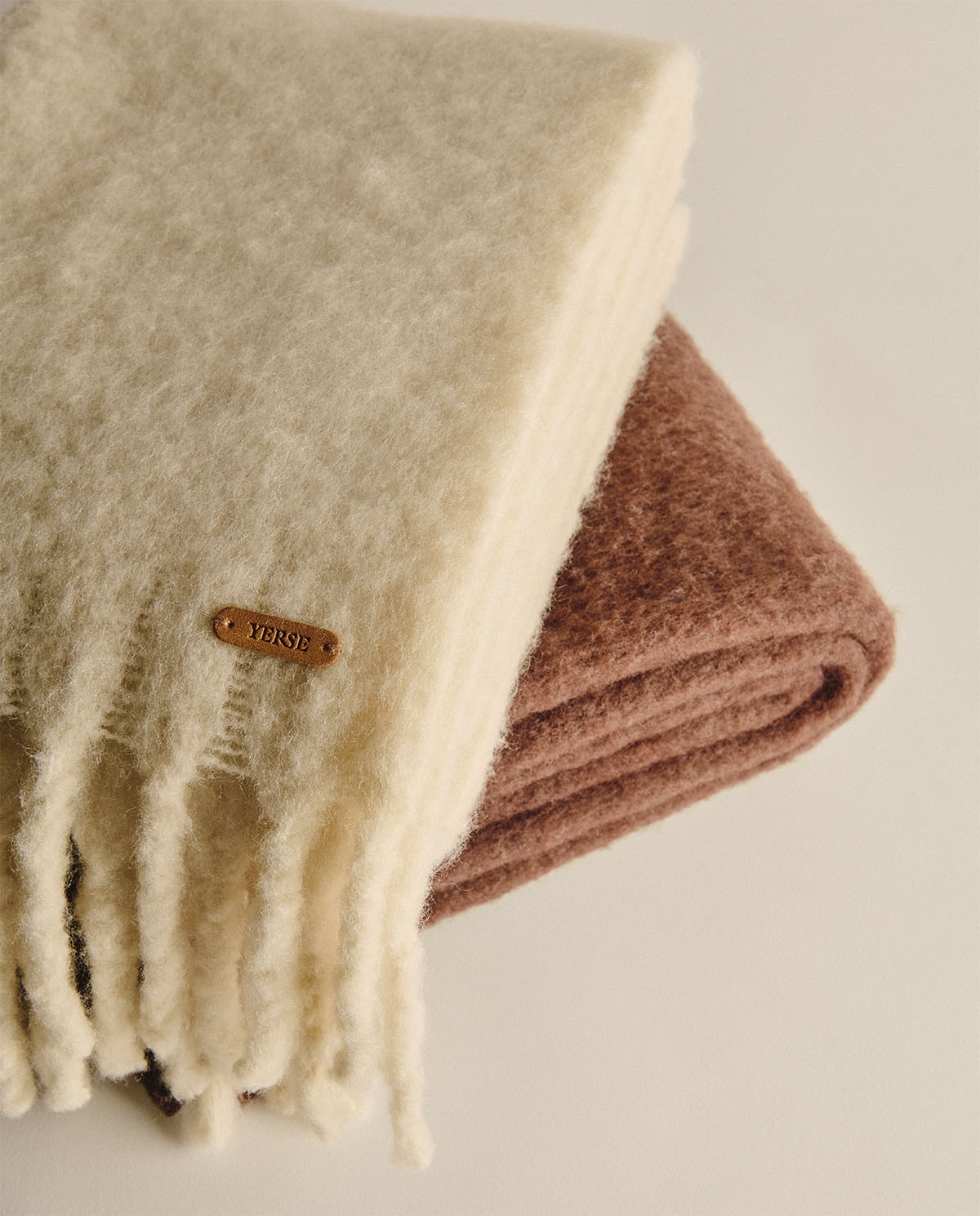 Ecru wool-blend maxi scarf with fringe woman Yerse - Front view