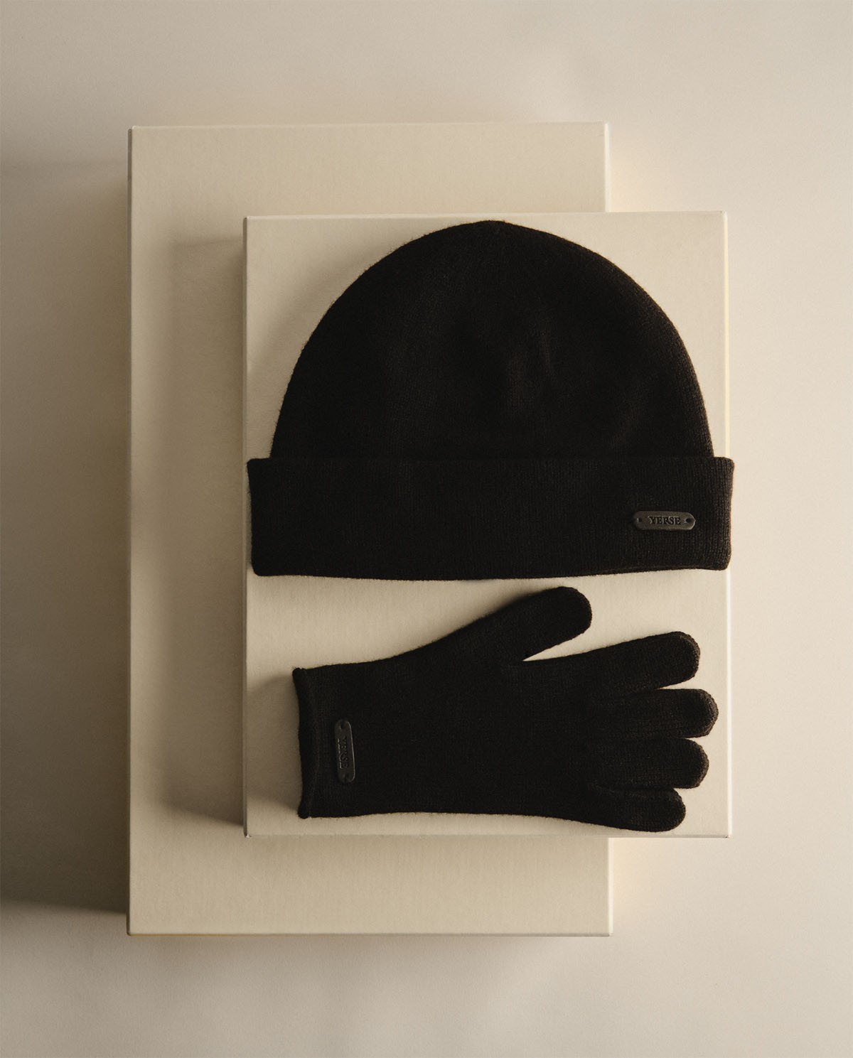 Black 100% wool knit hat woman Yerse - Front view