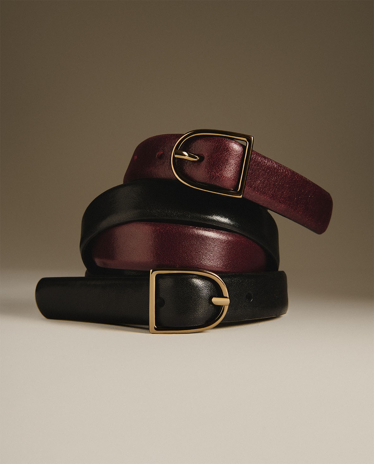 Leather belt with oval buckle woman Yerse - Front view